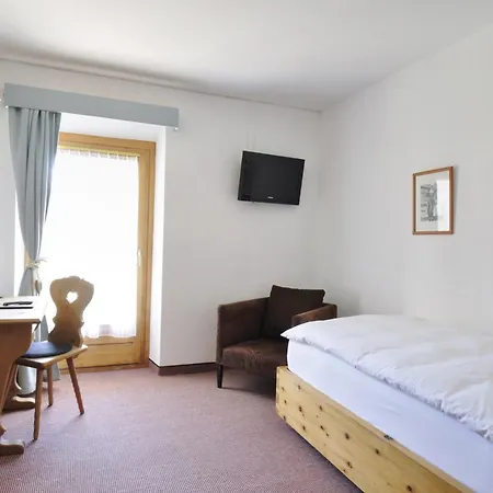 Bernina Szálloda Pontresina